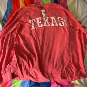New with tags. UT Austin Arch long sleeve t-shirt